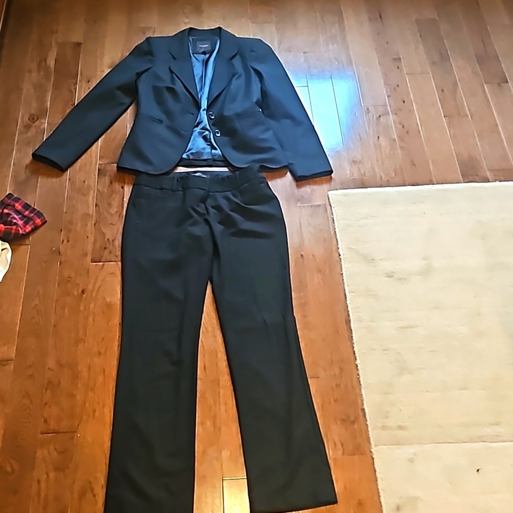 The Limited Black suit size 4